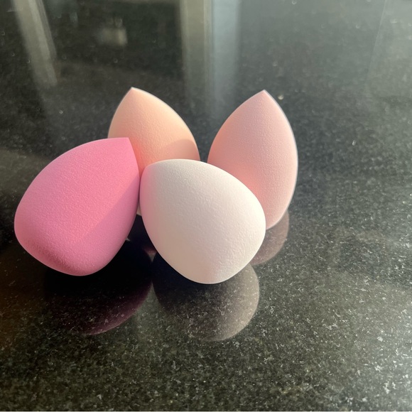 Makeup sponge brand new !! - Picture 2 of 2
